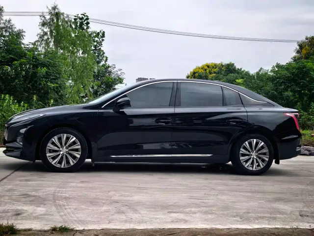 Hongqi E-QM5 — Фото автомобиля 5