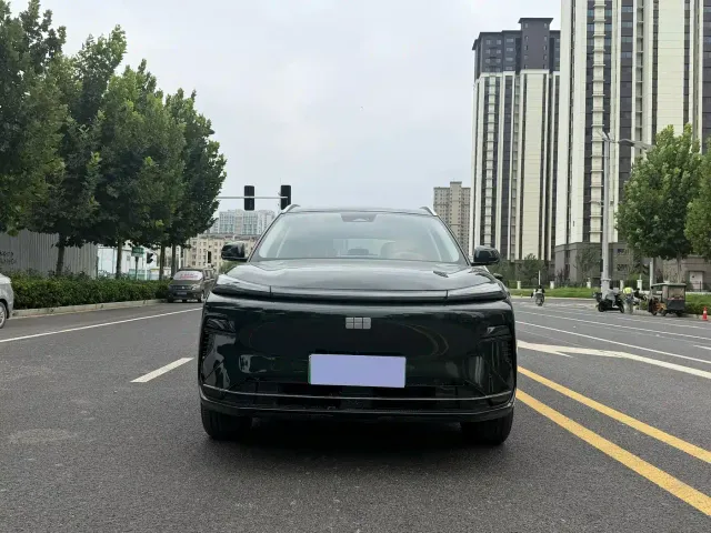 Geely Galaxy Starship 7 EM-i — Фото автомобиля 2