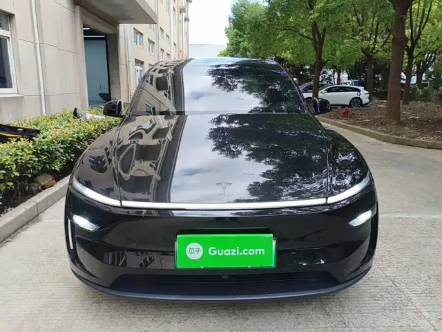 Tesla Model Y L — Фото автомобиля 2