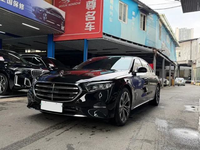 Фотография автомобиля — Mercedes-Benz E-Class