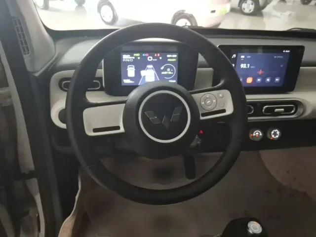 Wuling Hongguang Mini EV — Фото автомобиля 10
