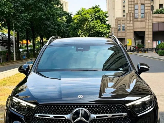 Фотография автомобиля — Mercedes-Benz GLC-Class