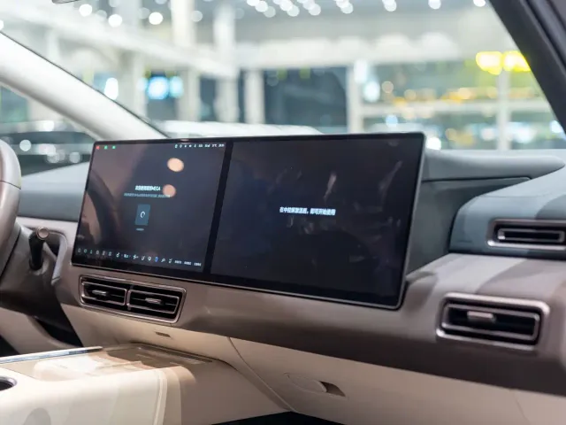 Li Auto MEGA — Фото автомобиля 14
