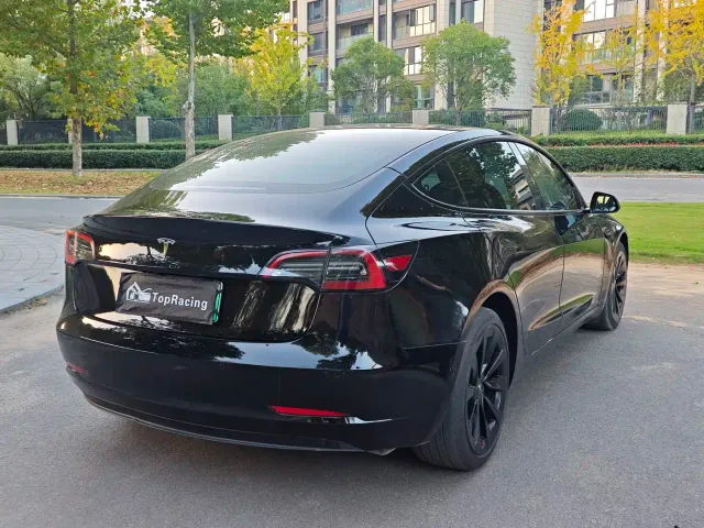 Tesla Model 3 — Фото автомобиля 9