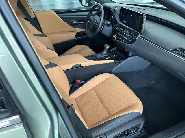 Lexus ES — Фото автомобиля 13