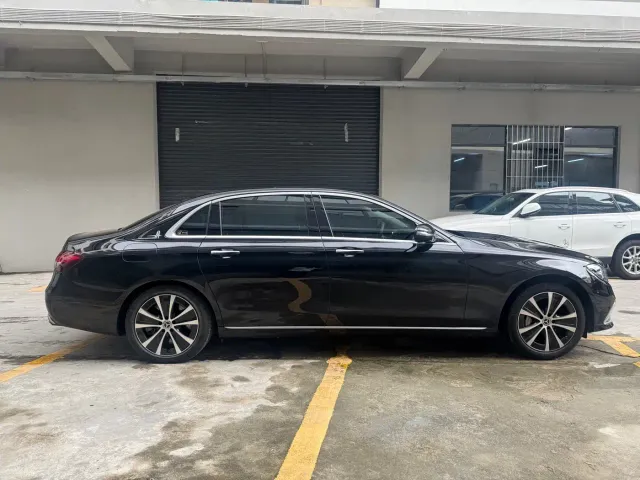Mercedes-Benz E-Class — Фото автомобиля 4