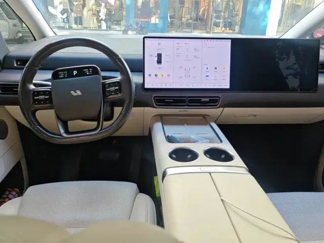 Li Auto MEGA — Фото автомобиля 12