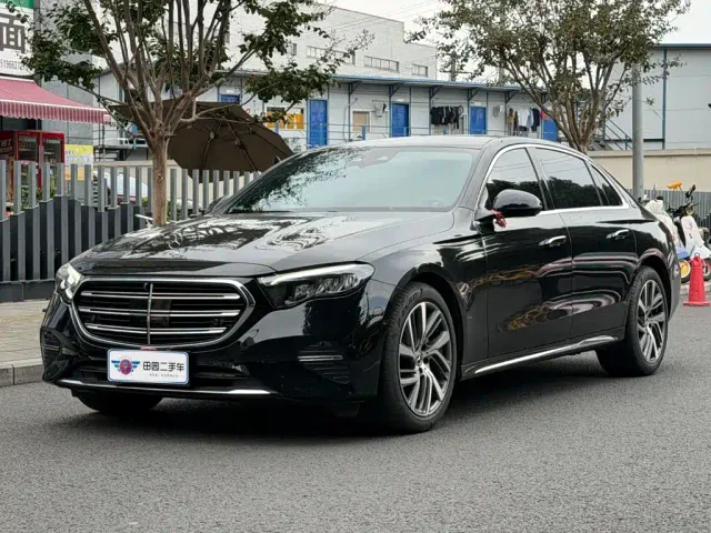Фотография автомобиля — Mercedes-Benz E-Class