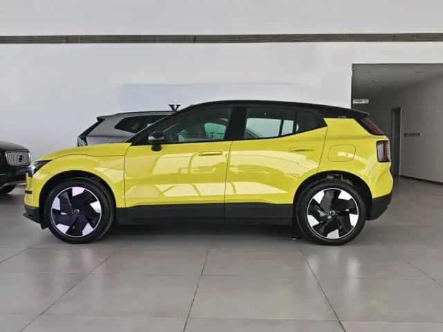 Volvo EX30 — Фото автомобиля 6