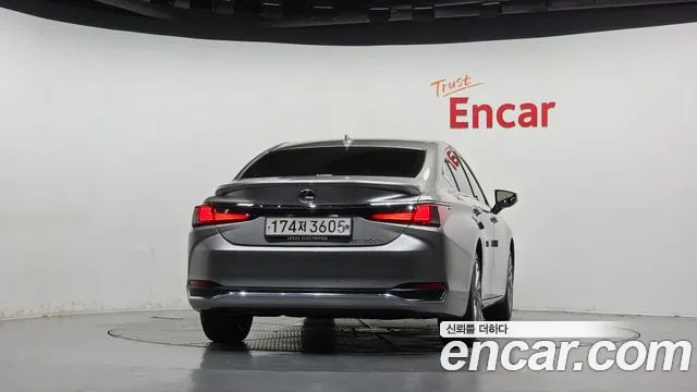 Lexus ES 7th Gen — Фото автомобиля 4