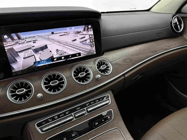 Mercedes-Benz E-Class — Фото автомобиля 12