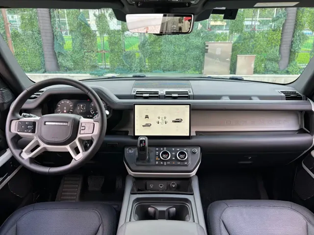 Land Rover Defender — Фото автомобиля 16
