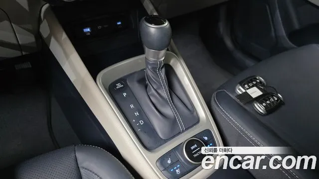 Hyundai Venue — Фото автомобиля 12