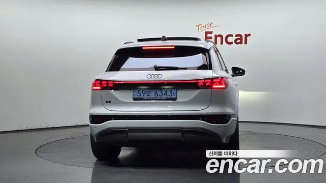 Audi Q6 e-tron — Фото автомобиля 3