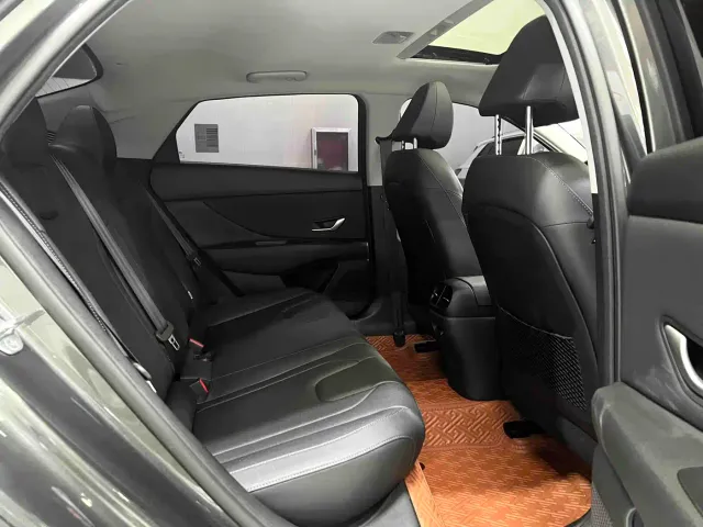 Hyundai Elantra — Фото автомобиля 13