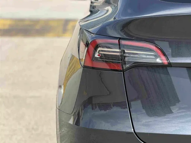 Tesla Model Y — Фото автомобиля 10