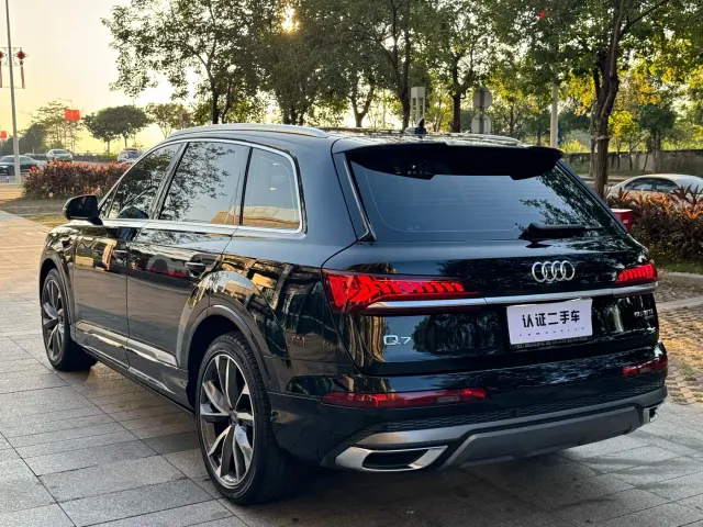 Audi Q7 — Фото автомобиля 13