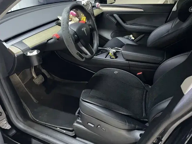 Tesla Model Y — Фото автомобиля 7