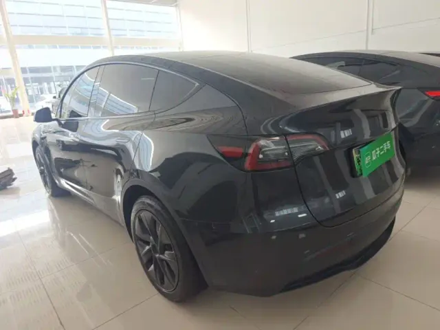 Tesla Model Y — Фото автомобиля 22