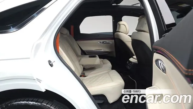 Genesis GV70 — Фото автомобиля 17
