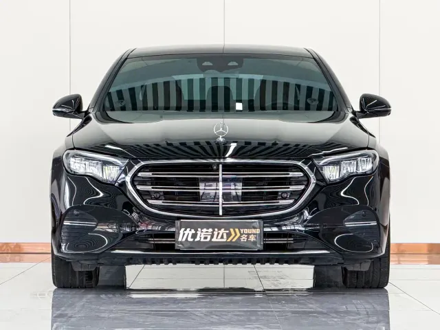 Mercedes-Benz E-Class — Фото автомобиля 2