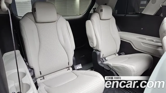Kia Carnival Generation 4 — Фото автомобиля 12