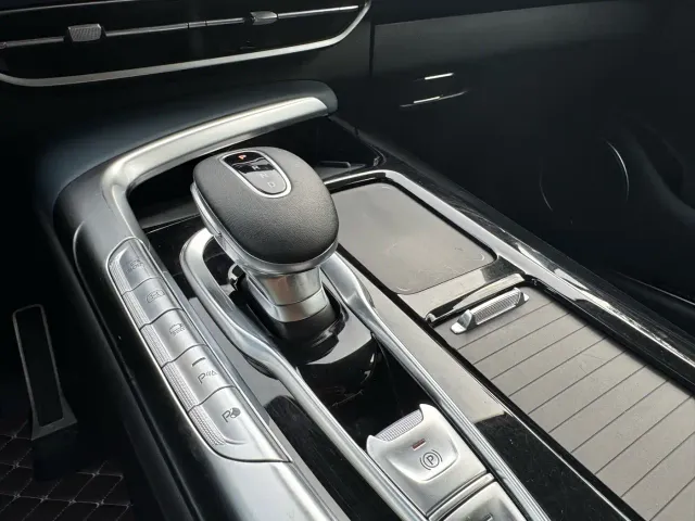 Voyah Auto VOYAH FREE 2021 2WD Standard Pure Electric Edition — Фото автомобиля 13