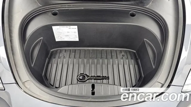 Tesla Model 3 — Фото автомобиля 9