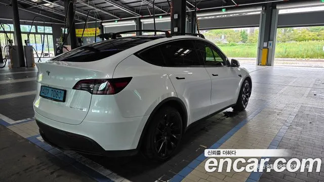 Tesla Model Y — Фото автомобиля 2