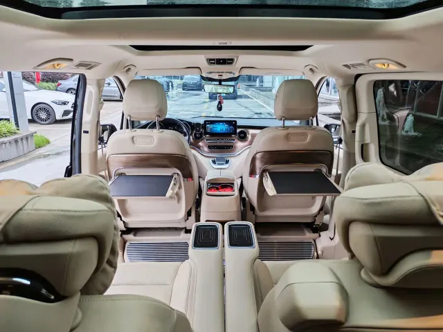 Mercedes-Benz V-Class — Фото автомобиля 24