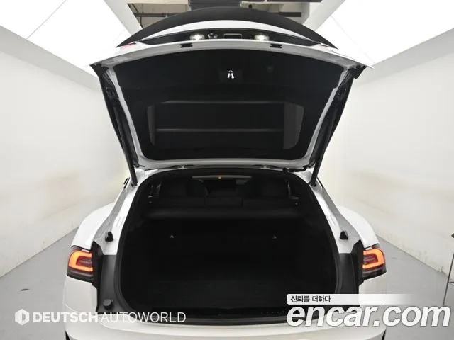 Tesla Model S — Фото автомобиля 7