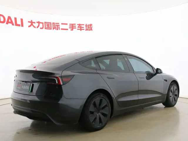 Tesla Model 3 — Фото автомобиля 13