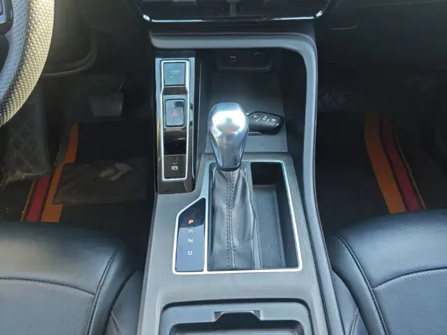 Roewe i5 — Фото автомобиля 13