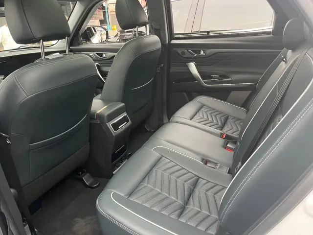Changan CS95 — Фото автомобиля 11