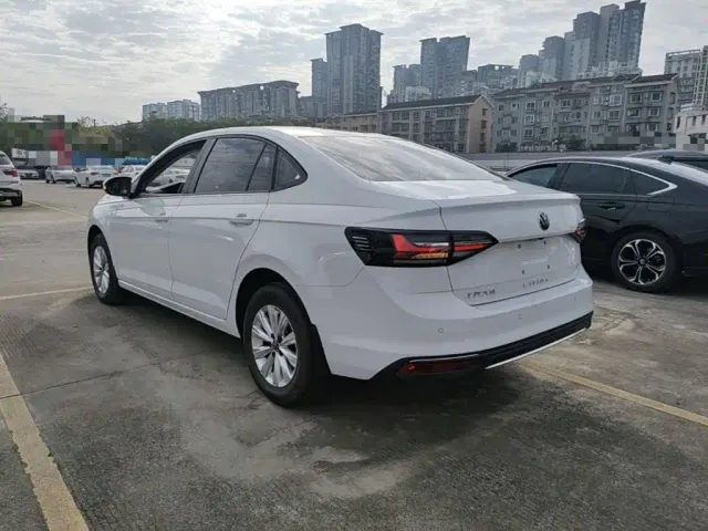 Volkswagen Lavida — Фото автомобиля 4