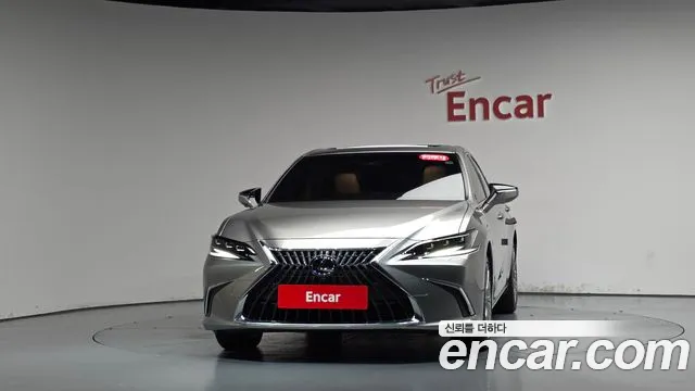 Lexus ES 7th Gen — Фото автомобиля 3