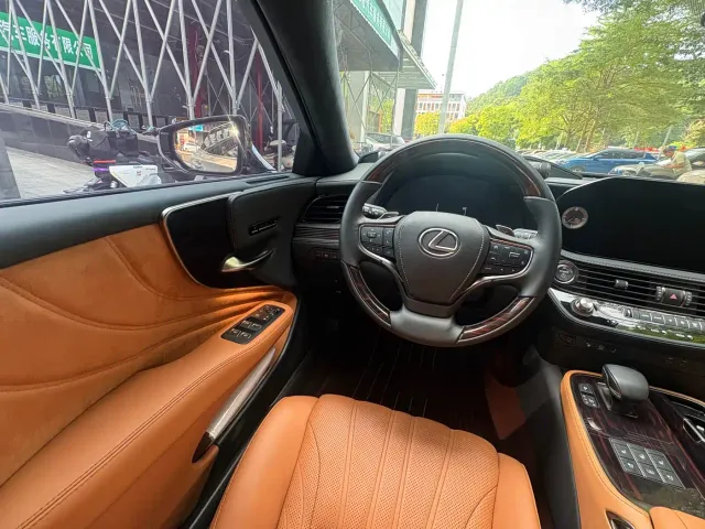 Lexus LS — Фото автомобиля 7
