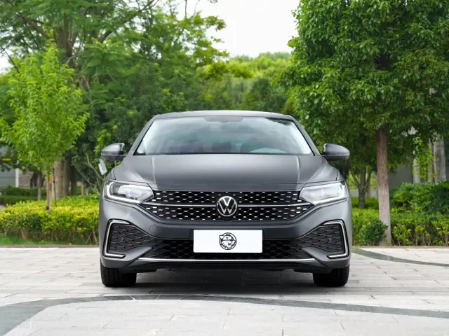 Volkswagen Passat — Фото автомобиля 3