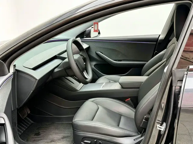 Tesla Model 3 — Фото автомобиля 3