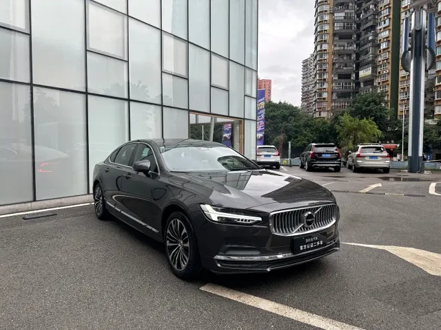 Volvo S90 — Фото автомобиля 3