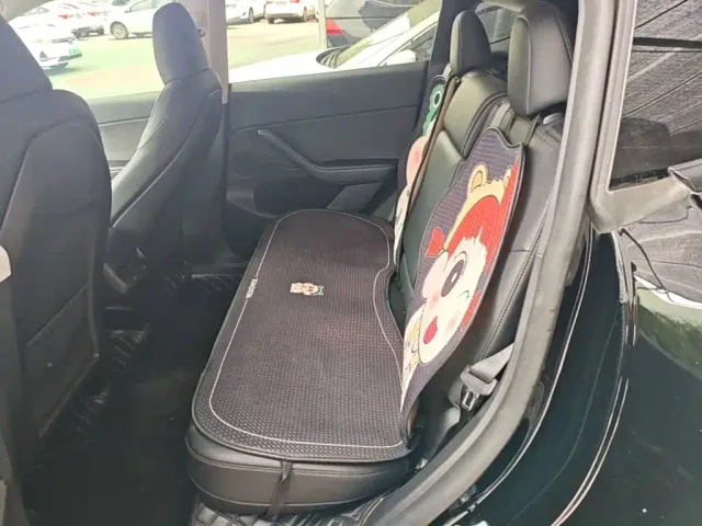 Tesla Model Y — Фото автомобиля 16