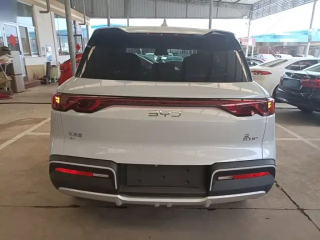 BYD Yuan UP — Фото автомобиля 5
