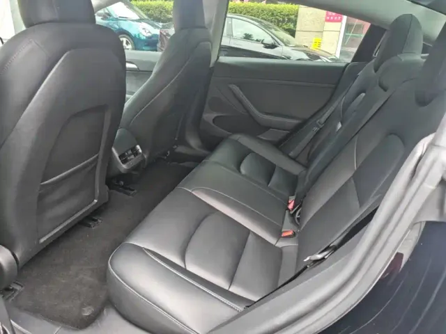 Tesla Model 3 — Фото автомобиля 12
