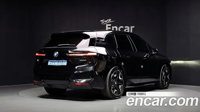 BMW iX — Фото автомобиля 2