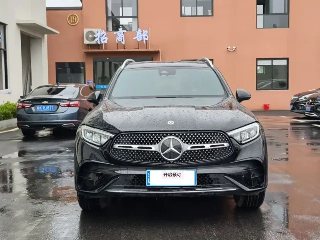Фотография автомобиля — Mercedes-Benz GLC-Class