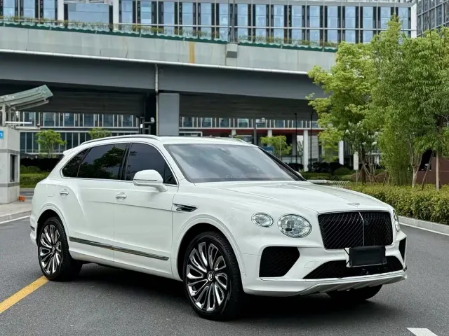 Bentley Bentayga — Фото автомобиля 3