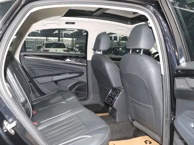 Volkswagen Passat — Фото автомобиля 13