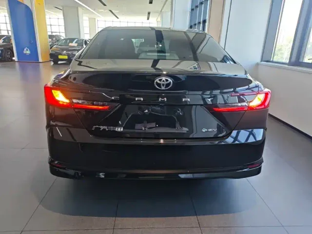 Toyota Camry — Фото автомобиля 3