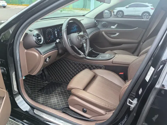 Mercedes-Benz E-Class — Фото автомобиля 27