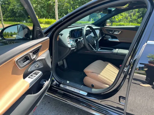 Mercedes-Benz E-Class — Фото автомобиля 4